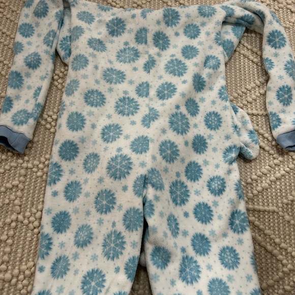 Mayfair woman’s Blue and White Snowflake Onesie - Picture 4 of 4